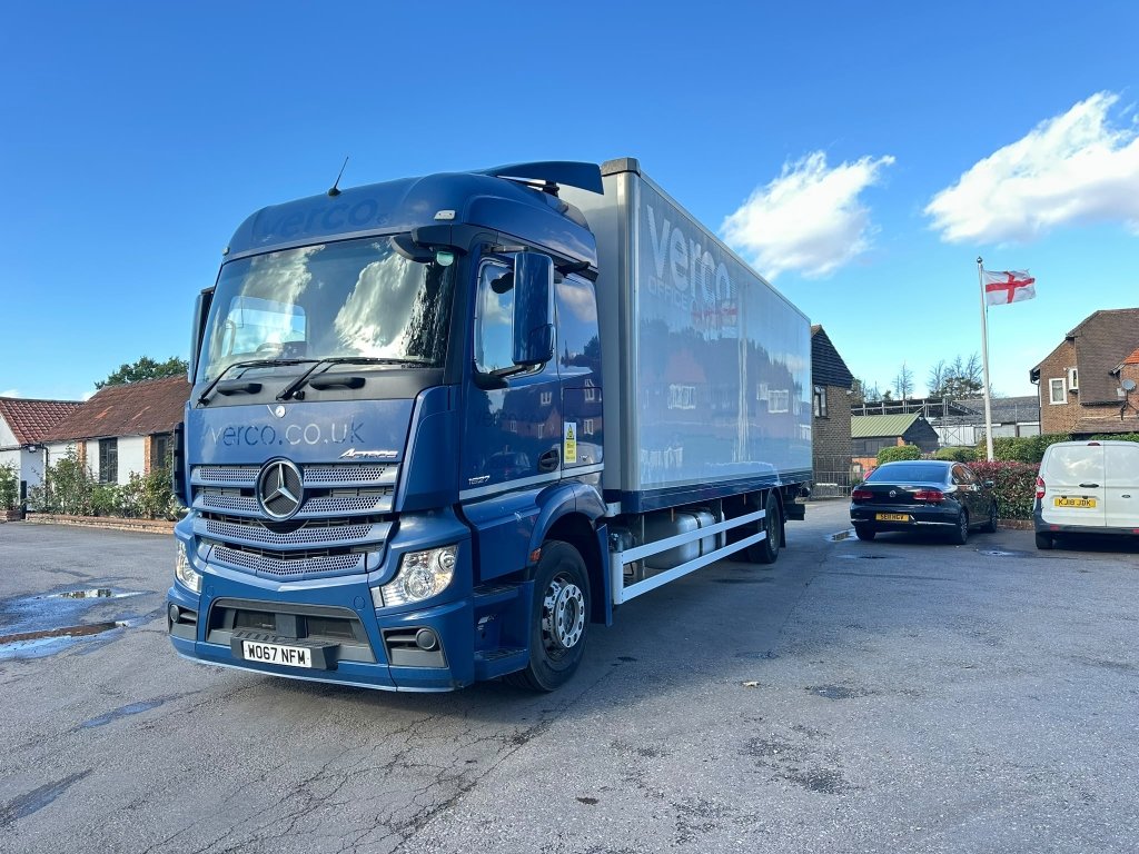 2017 Mercedes-Benz Actros 1827 18 tonne box with taillift tail-lift trucks – seller photo 1 of 12